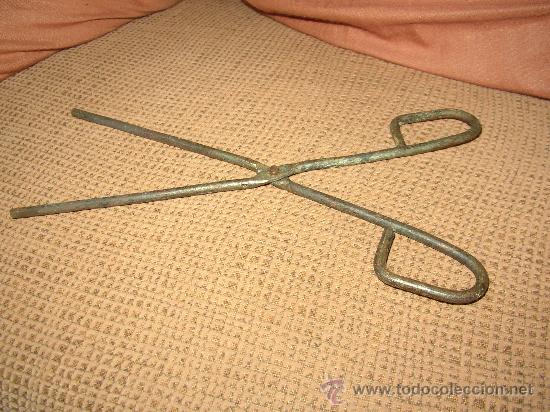 Antig&uuml;edades: TENAZAS ANTIGUAS DE FORJA PARA EL PELO, 23 CMS - Foto 1