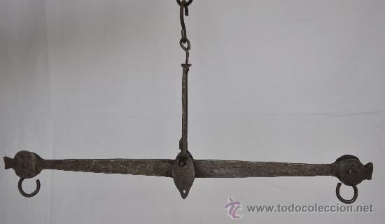 Antig&uuml;edades: Balanza de fiel y gancho. - Foto 1