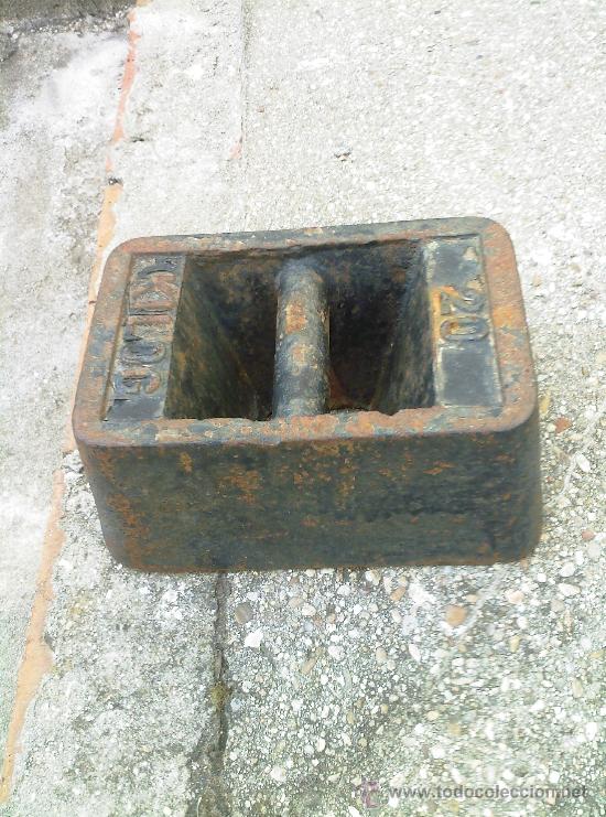 Antig&uuml;edades: Antigua pesa de 20 kilos - rectangular- - Foto 1