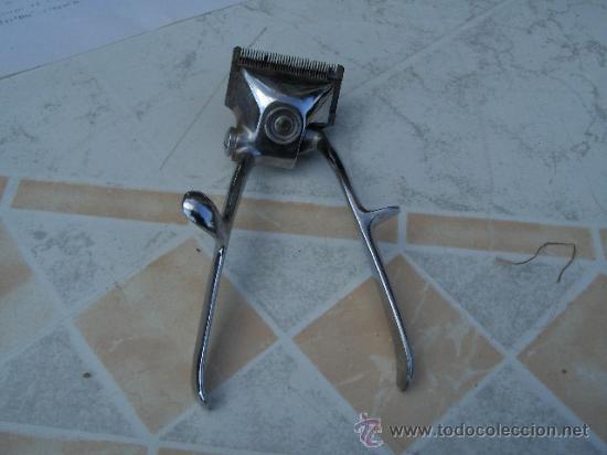 Antig&uuml;edades: Antigua m&aacute;quina de cortar el pelo. - Foto 1