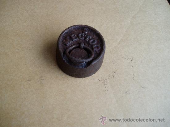 Antig&uuml;edades: pesa 500 gramos - Foto 1