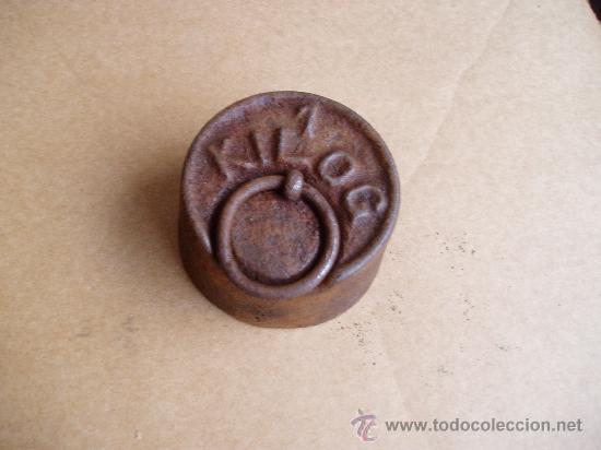 Antig&uuml;edades: pesa 1 kilo - Foto 1