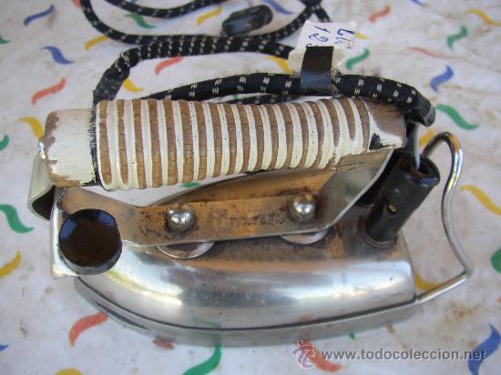 Antig&uuml;edades: PLANCHA ANTIGUA DE 125 VOLTIOS - Foto 1