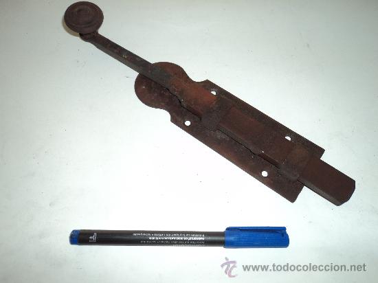 Antig&uuml;edades: antiguo CERROJO DE PUERTA - Foto 1