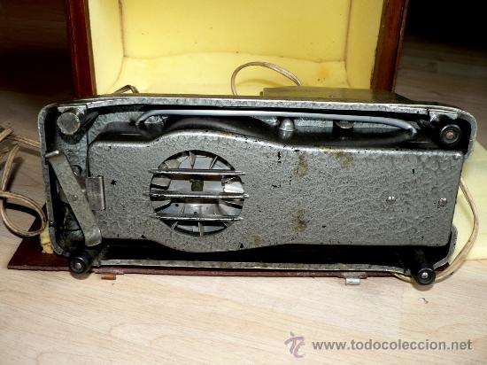 Antig&uuml;edades: ANTIGUO PROYECTOR DE DIAPOSITIVAS MANUAL. MARCA ECLAIR. EN CAJA DE MADERA - Foto 3