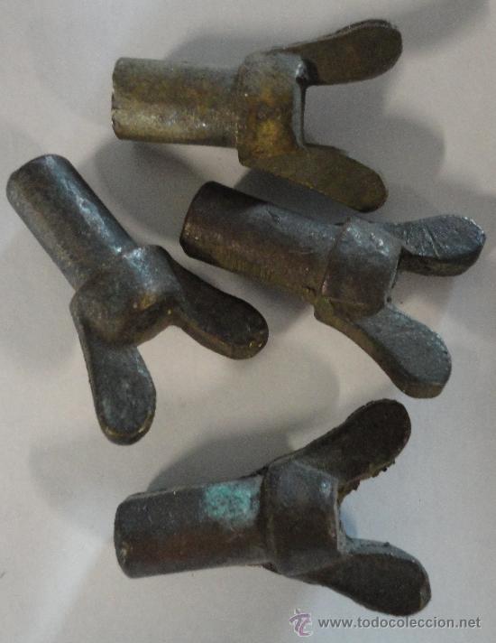 Antig&uuml;edades: Lote de 4 piezas de bronce por terminar, de 3 cms. de largo. - Foto 1
