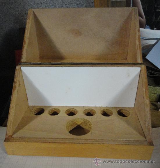 Antig&uuml;edades: Interior de la caja. - Foto 2