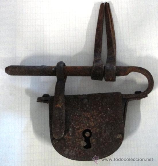 Antig&uuml;edades: Candado de barra. 14 cms de total de la barra. - Foto 1