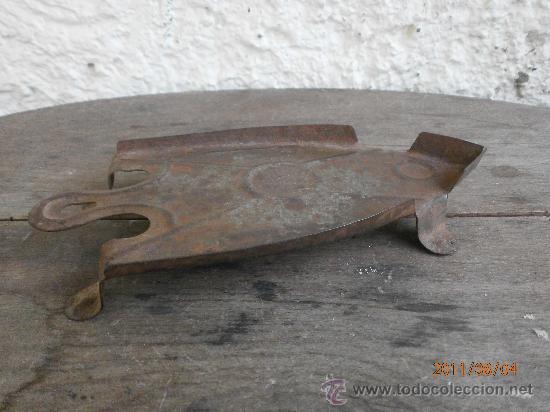 Antig&uuml;edades: SOPORTE PARA PLANCHA - Foto 1