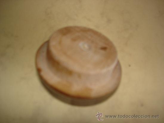 Antig&uuml;edades: tapa de madera con asa - diametro minimo: 42 mm. - Foto 2