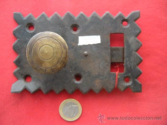 Antig&uuml;edades: ANTIGUO PESTILLO DE FORJA Y BRONCE - Foto 1