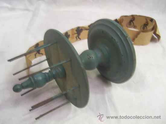 Antig&uuml;edades: Zootropo de Madera. - Foto 3