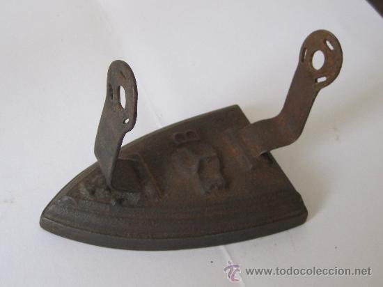 Antig&uuml;edades: PLANCHA SIN ASA - Foto 1