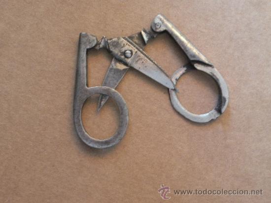 Antig&uuml;edades: peque&ntilde;a tijeras plegable - Foto 2