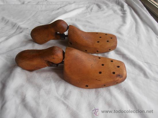 Antig&uuml;edades: PAREJA DE HORMAS DE MADERA - Foto 1