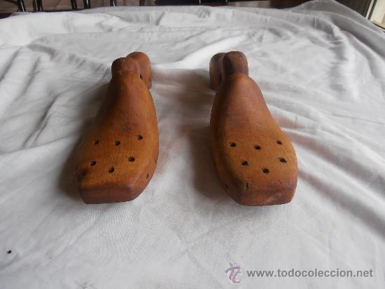 Antig&uuml;edades: PAREJA DE HORMAS DE MADERA - Foto 3