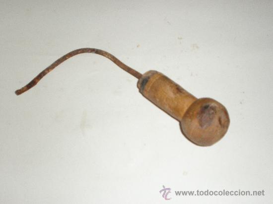 Antig&uuml;edades: Antigua HERRAMIENTA CURVA CON MANGO DE MADERA - Foto 1