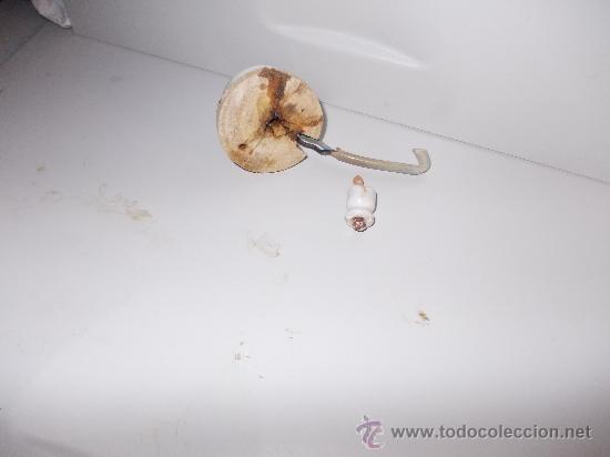 Antig&uuml;edades: interruptor antiguo en base de madera y separador porcelana - Foto 2