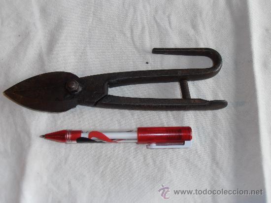 Antig&uuml;edades: TIJERA DE CORTAR LATA , 19 CM DE LARGO - Foto 1