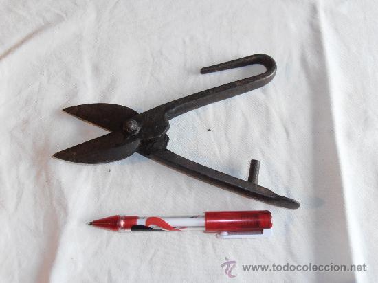 Antig&uuml;edades: TIJERA DE CORTAR LATA , 19 CM DE LARGO - Foto 2