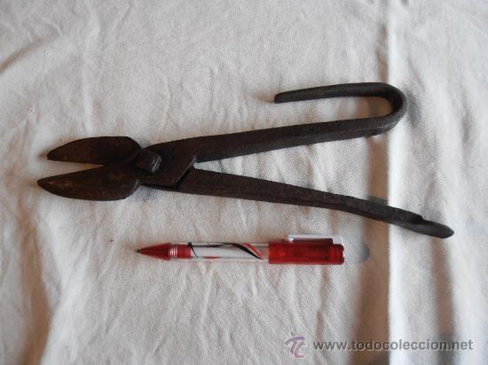Antig&uuml;edades: TIJERA DE CORTAR LATA , 26 CM DE LARGO - Foto 2
