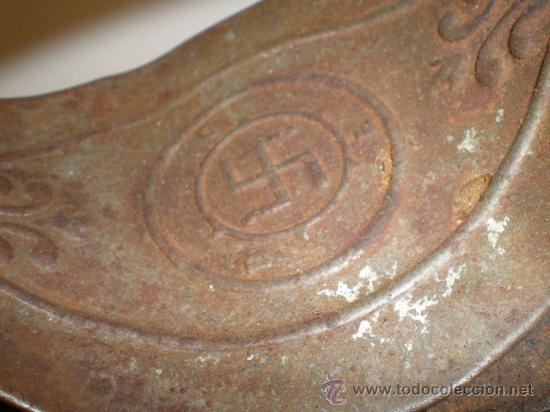 Antig&uuml;edades: PLANCHA DE CHIMENEA - ESCUDO ESVASTICA - Foto 3