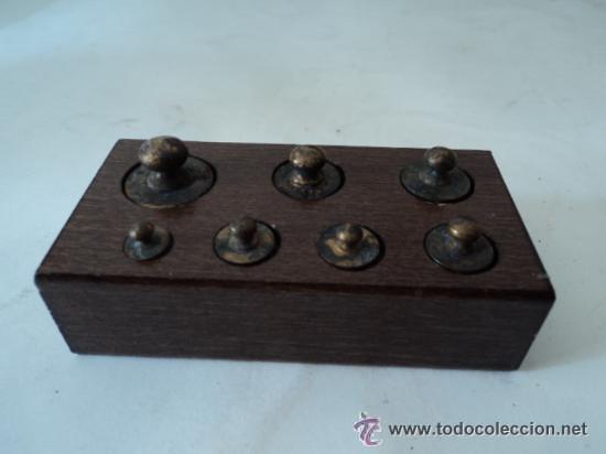 Antig&uuml;edades: juego de pesas con taco. - Foto 1