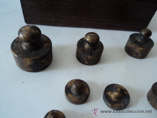 Antig&uuml;edades: juego de pesas con taco. - Foto 3