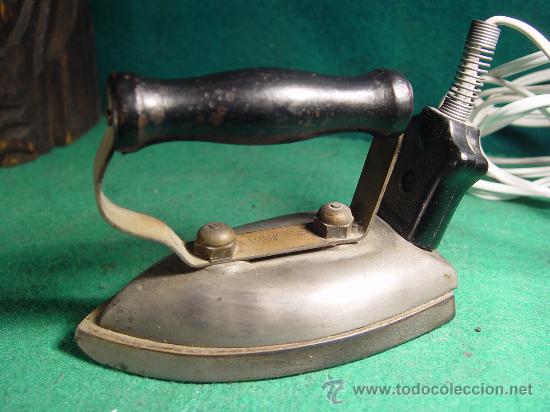 Antig&uuml;edades: ANTIGUA PLANCHA DE VIAJE - 125 V. - CON CABLE - - Foto 2