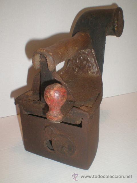 Antig&uuml;edades: ANTIGUA PLANCHA DE CHIMENEA - Foto 2