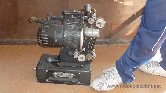 Antig&uuml;edades: Antiguo proyector debrie 16, frances. Desconozco del tema. - Foto 1