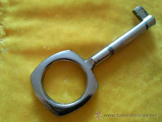 Antig&uuml;edades: llave antigua de metal indaux - Foto 1