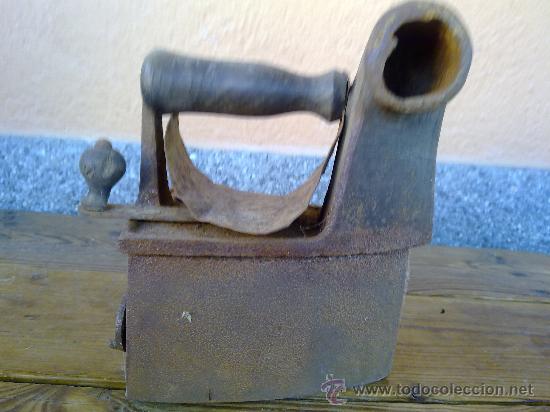Antig&uuml;edades: ANTIQUISIMA PLANCHA DE HIERRO , QUE FUNCIONABA CON CARBON. - Foto 1