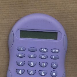Calculadora de bolsillo / Hay que poner pila tipo botón / Ciad dist by/par Lbvyr