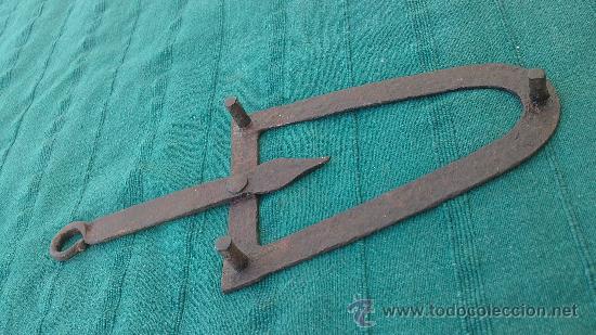 Antig&uuml;edades: PIE DE PLANCHA( PIE, SOPORTE O PLANCHERO ) - Foto 3