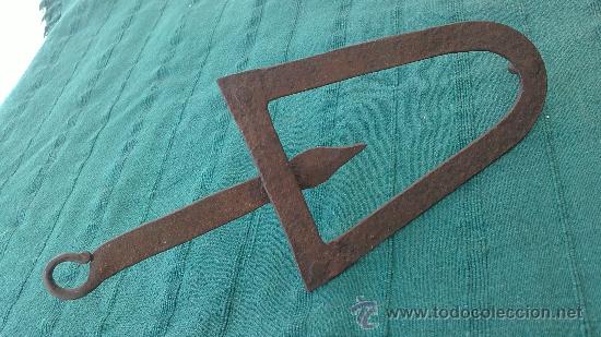 Antig&uuml;edades: PIE DE PLANCHA( PIE, SOPORTE O PLANCHERO ) - Foto 1