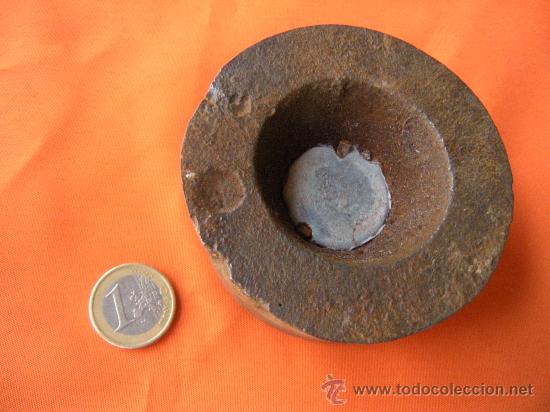 Antig&uuml;edades: ANTIGUA PESA DE HIERRO DE 1 KILO - Foto 2