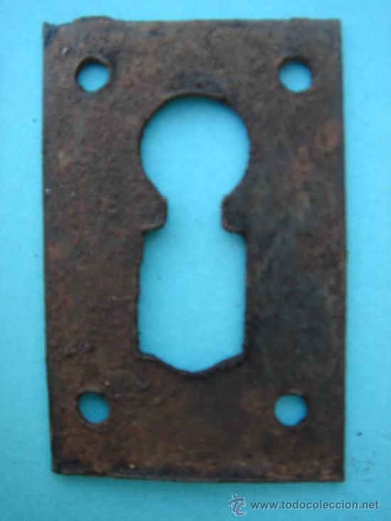 Antig&uuml;edades: BOCALLAVES ANTIG&Uuml;O DE FORJA. DIMENSIONES.- 3,1 CMSX4,2 CMS. - Foto 1
