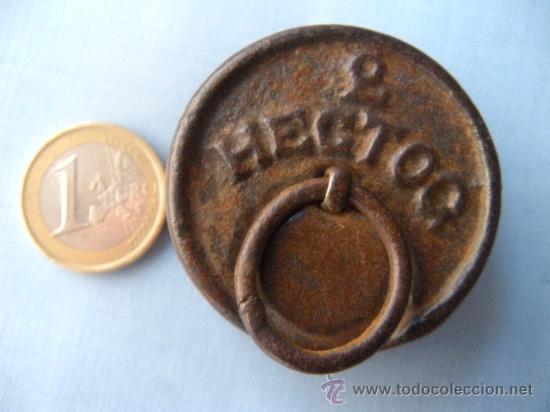 Antig&uuml;edades: ANTIGUA PESA DE HIERRO DE 200 GRAMOS - Foto 2