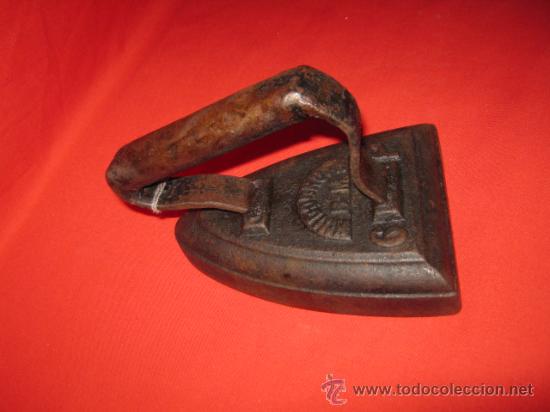 Antig&uuml;edades: Plancha de hierro, de precioso dise&ntilde;o. - Foto 1