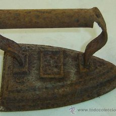 Antigüedades: PLANCHA ANTIGUA DE HIERRO MEDIDAS 8,5*12*9 CMS.. Lote 30811634