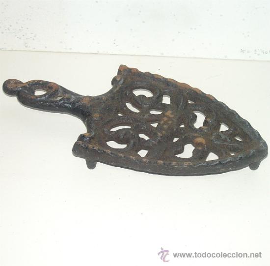 Antig&uuml;edades: BASE DE HIERRO PARA PLANCHA. DE FORJA. - Foto 1
