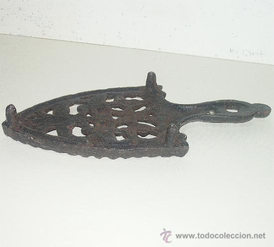Antig&uuml;edades: BASE DE HIERRO PARA PLANCHA. DE FORJA. - Foto 2