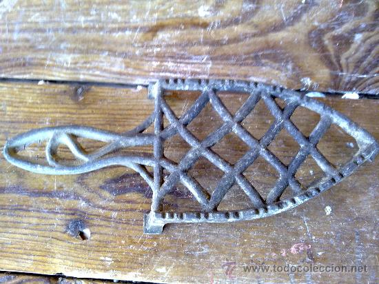 Antig&uuml;edades: antiguo reposaplanchas - Foto 2