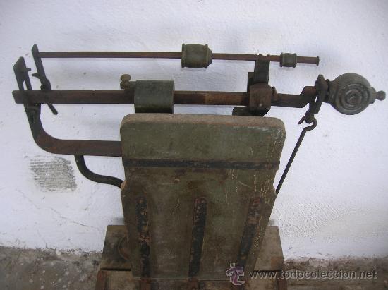 Antig&uuml;edades: BASCULA -Madera y hierro -250 Kgs. - Foto 2