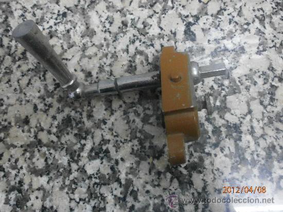 Antig&uuml;edades: MANETAS Y CERRADURA - Foto 2