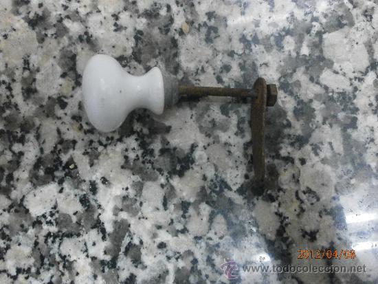 Antig&uuml;edades: ANTIGUO POMO Y CIERRE - Foto 1