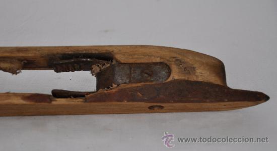 Antig&uuml;edades: Lanzadera de telar. - Foto 3