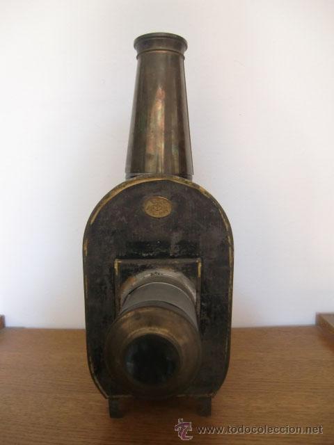 Antig&uuml;edades: Linterna m&aacute;gica marca E.P. con placas - Foto 2
