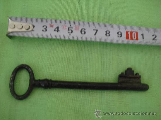 Antig&uuml;edades: Antigua llave de hierro maciza de 11 cm - Foto 1
